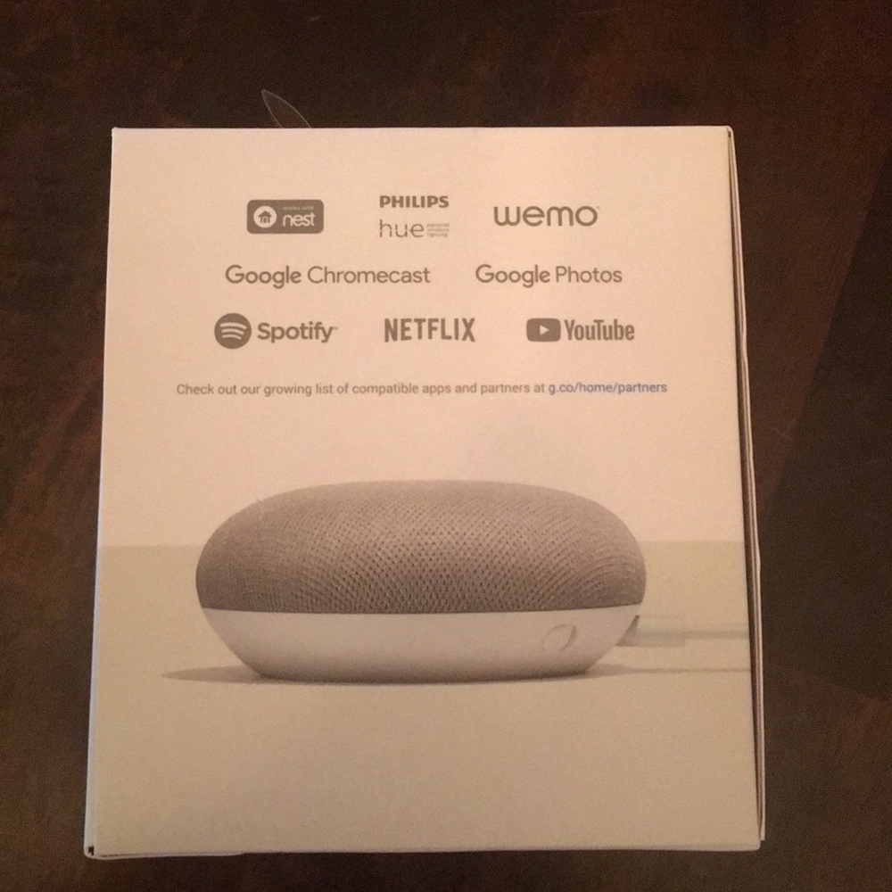 Google Home Mini - Picture 2 of 4